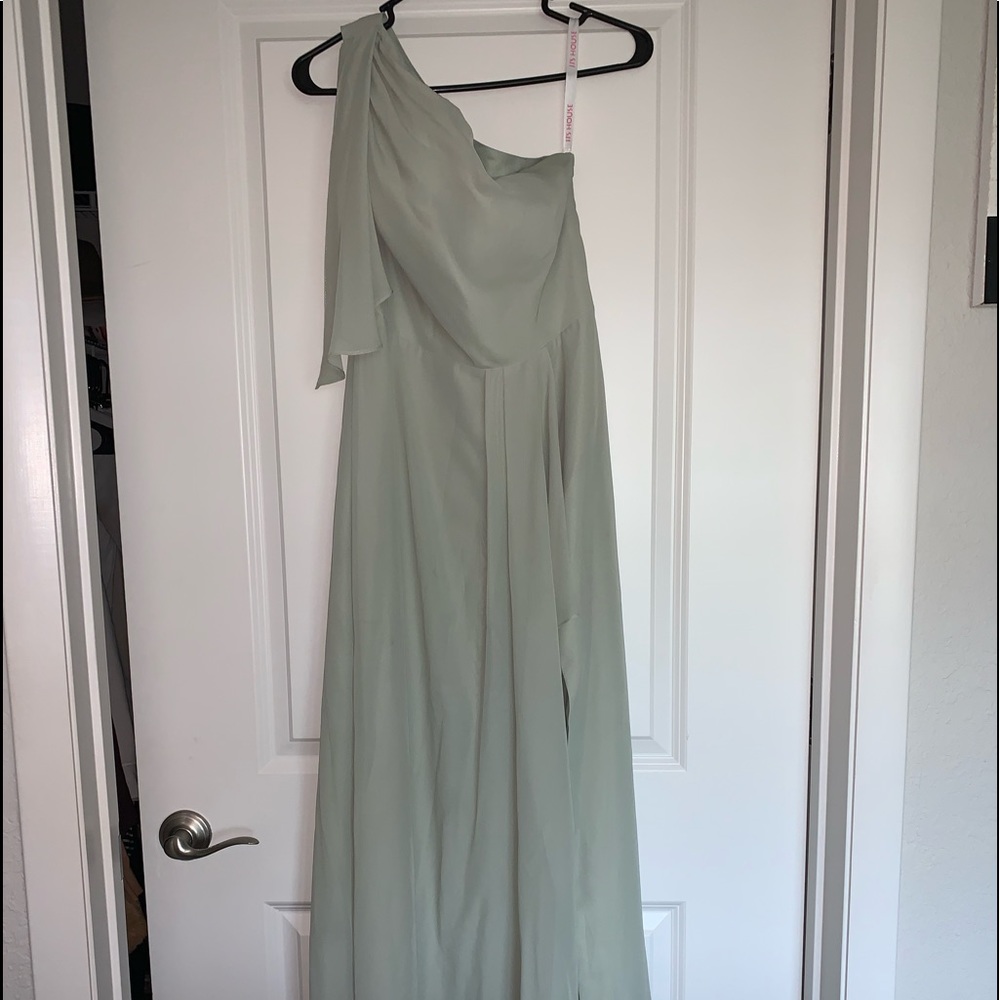 Wore It In A Wedding, Just Don’t Have Use For It - image 2